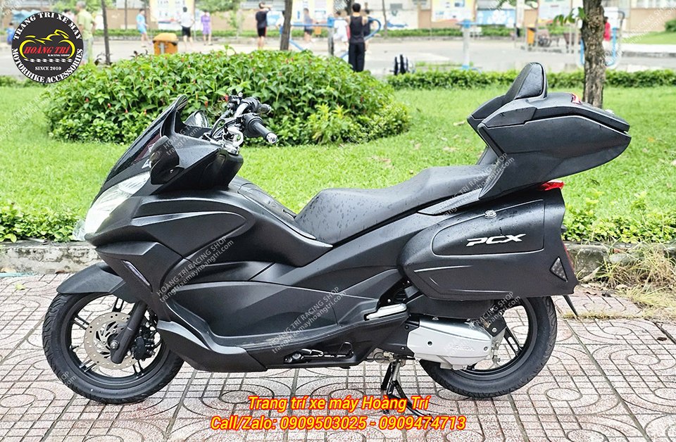 Toàn cảnh góc view bên trái của xe PCX 2014 độ phong cách Goldwing