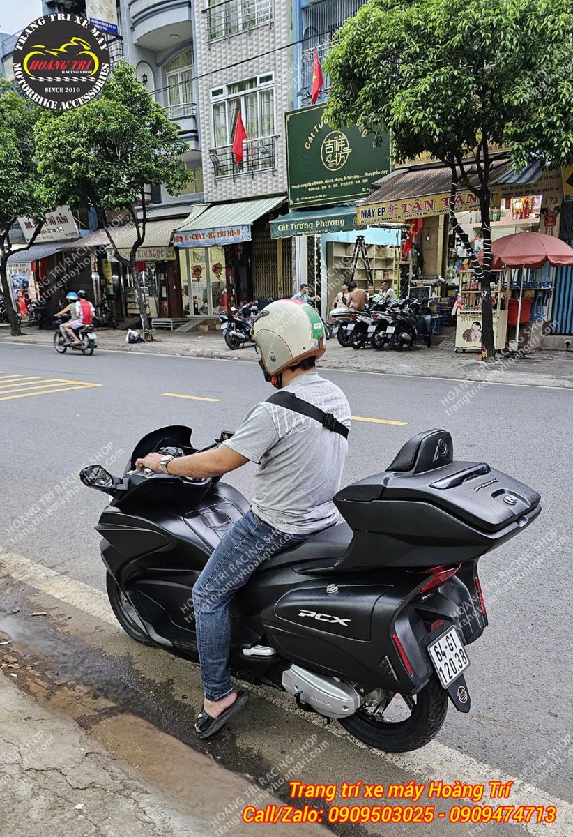 Xế cưng PCX 2014 độ phong cách Goldwing trông khá hầm hố