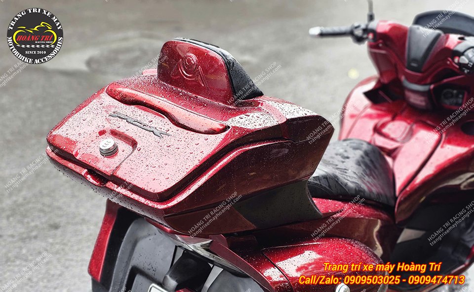 Với phong cách >Goldwing này phải kể đến thùng sau tựa lưng