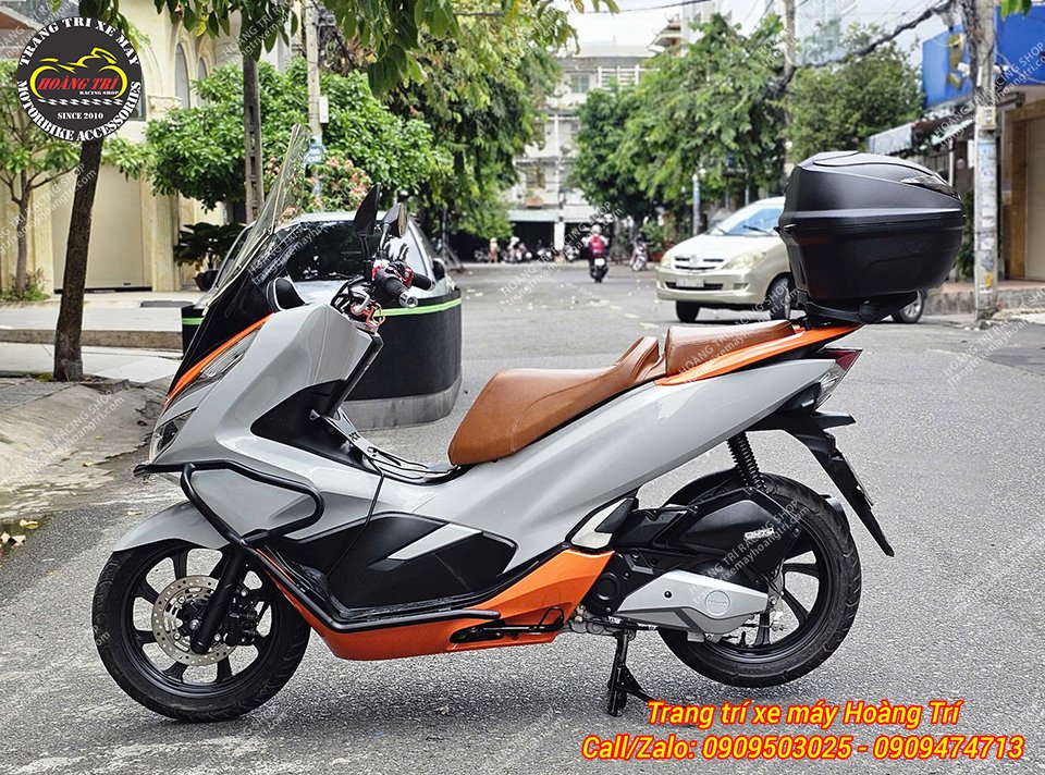 Tổng thể xe PCX 2018 với trọn bộ khung chống đổ HTR (view bên trái)