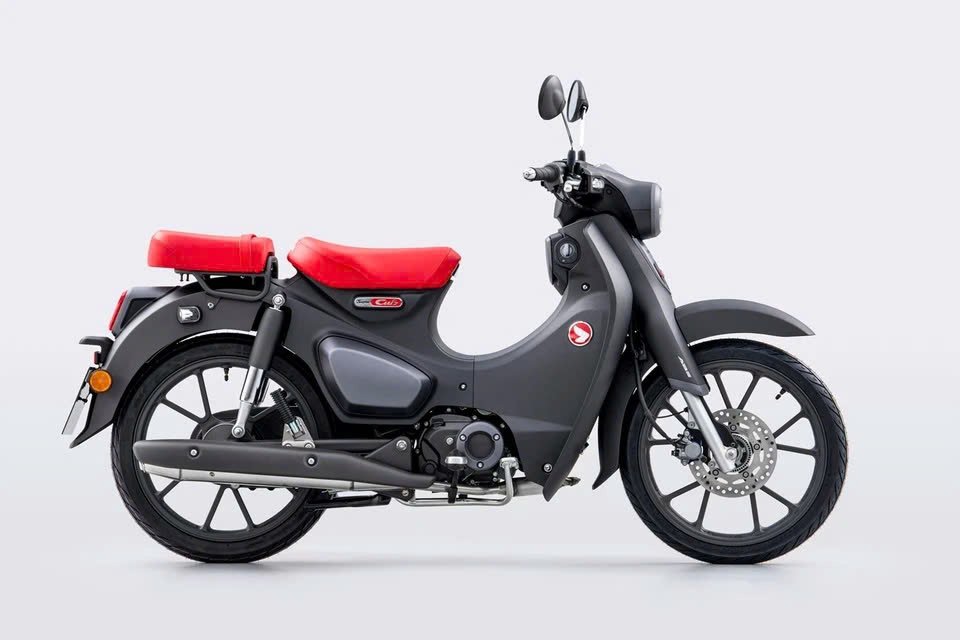 Tổng thể xe Super Cub phiên bản Super Cub với vành xung được tích hợp trực tiếp trên đĩa