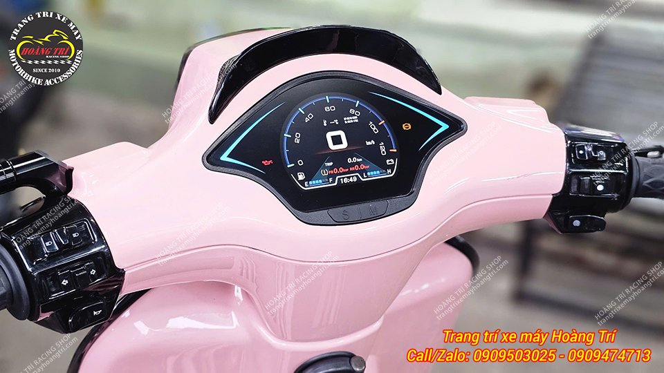 Thêm chiếc Vespa Sprint tông hồng cá tính nâng cấp đồng hồ Full LCD