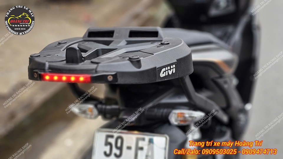 Baga sau Givi chính hãng SRX(S) được tích hợp đèn phanh Stop cho baga