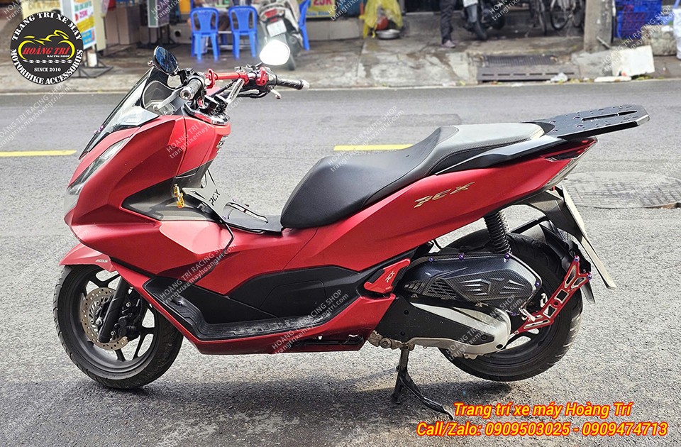 Tổng thể xe PCX 160 nâng cấp nhiều phụ kiện trang trí độ kiểng tại Hoàng Trí Shop