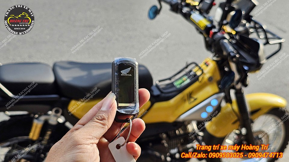 Mặt phía sau remote với logo cánh chim chính hãng Honda