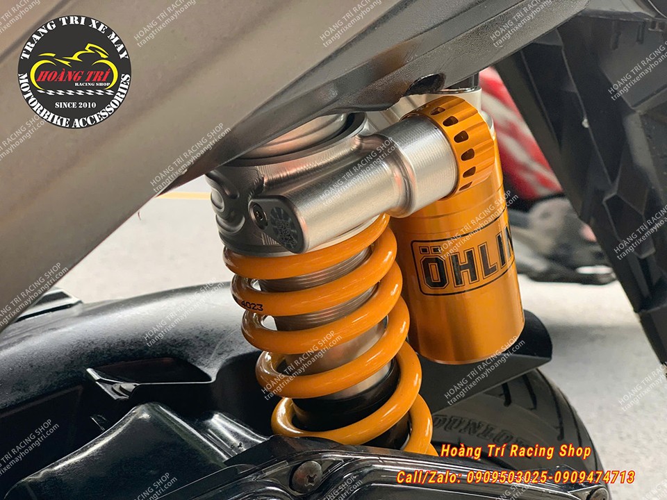 Không chỉ có phuộc Ohlins mà anh khách còn trang bị HPA tăng chỉnh