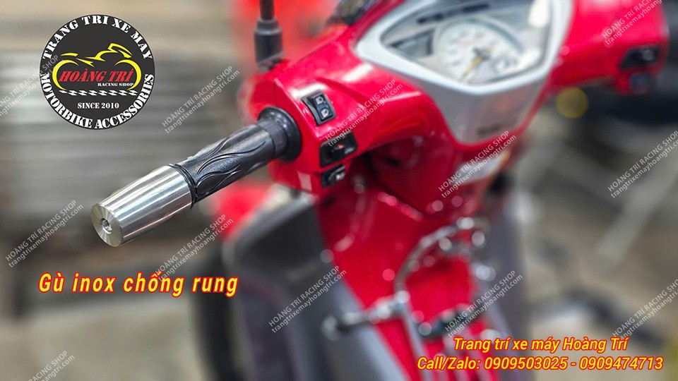 Gù chống rung với kích thước khá dài và bật tông tại vị trí tay lái