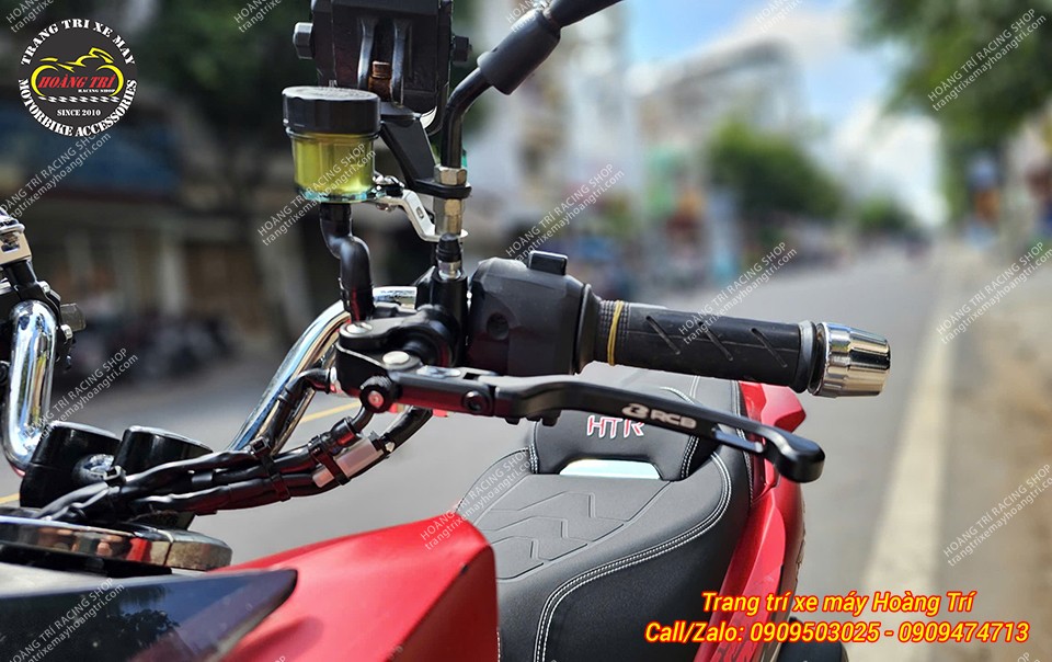 Tay thắng dầu Racing Boy S1-FL được lắp đặt cho xe PCX 160