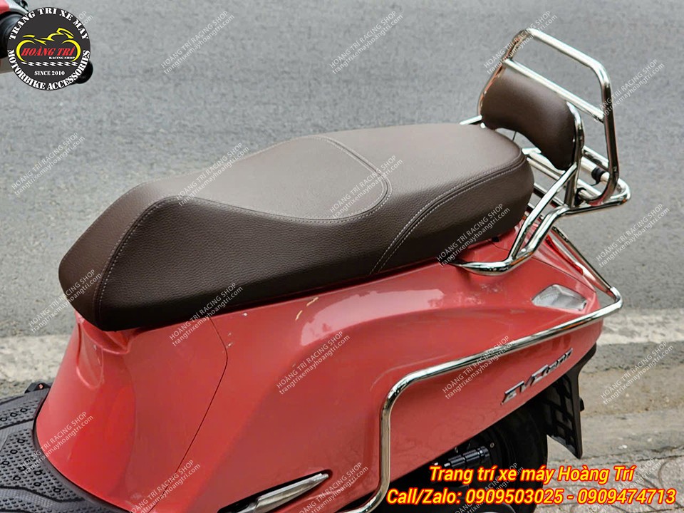 Mang vóc dáng xịn sò của xe Vespa và cực cuốn hút với chất liệu inox