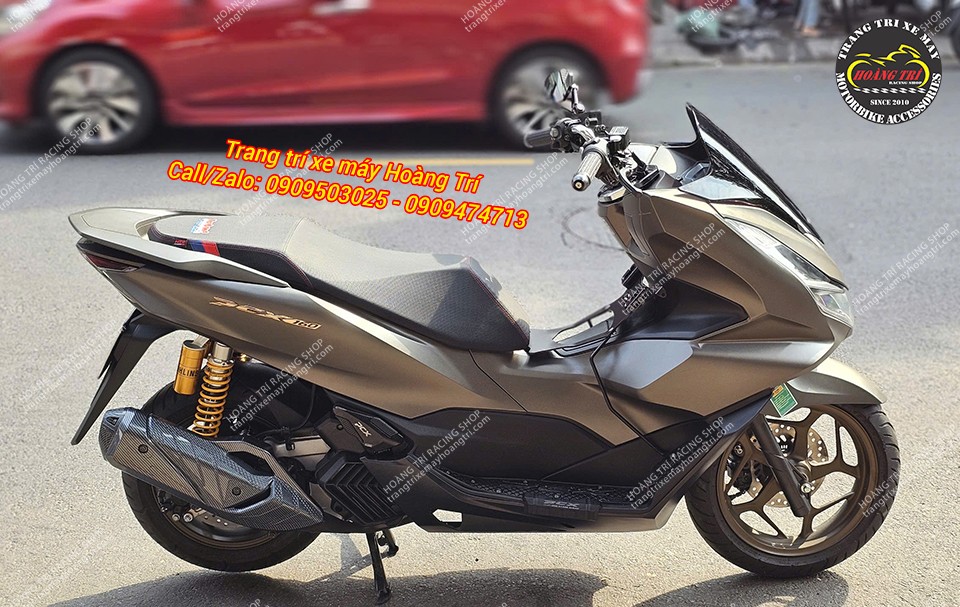 Tổng thể chiếc PCX 160 với cặp phuộc Ohlins chính hãng làm tâm điểm chú ý