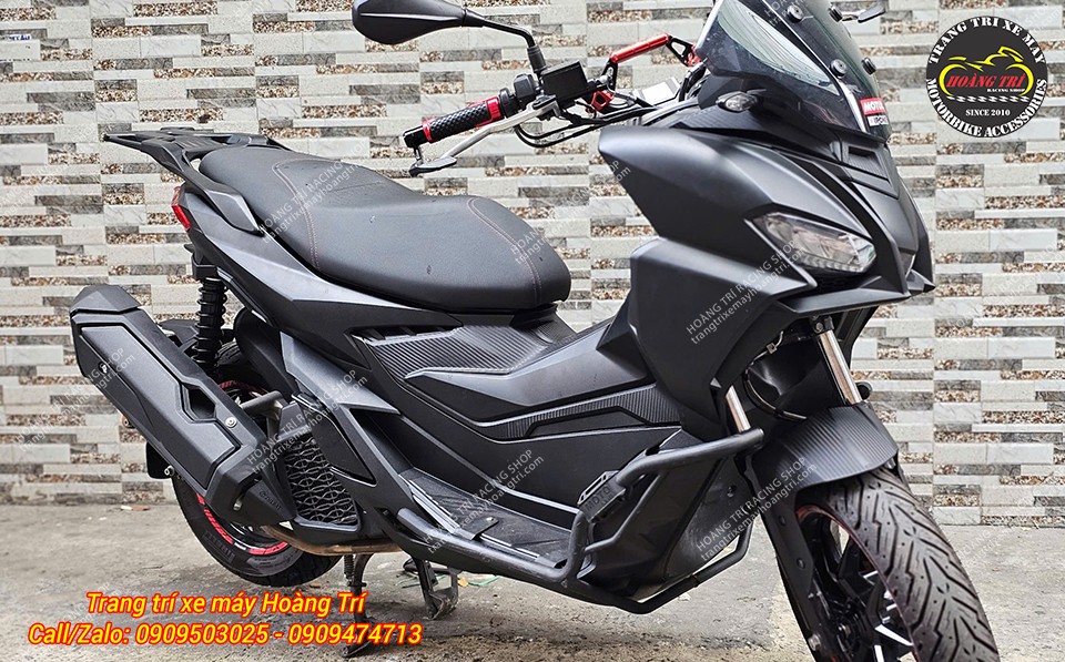 Chỉ với 2 màu sắc đen - đỏ đã mang đến sự cá tính cho xe Aprilia SR GT 200