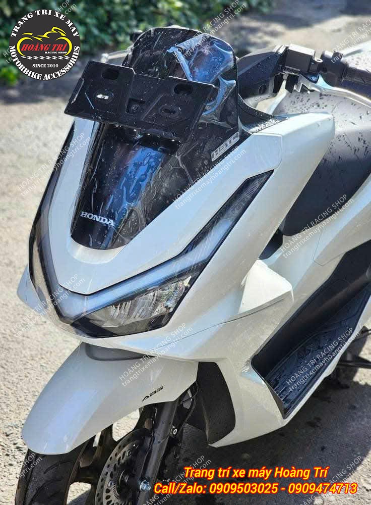 Còn đây là chiếc PCX 160 2025 màu trắng cùng cụm đèn pha