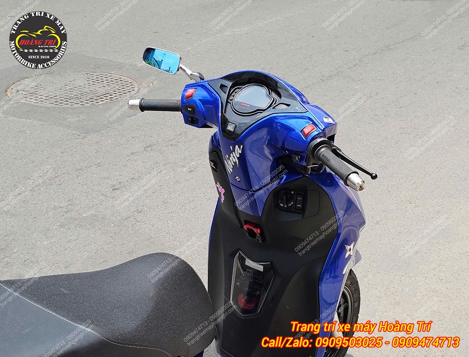 Đồng hồ tích hợp nút bấm và chức năng hiển thị đầy đủ thông tin cần thiết