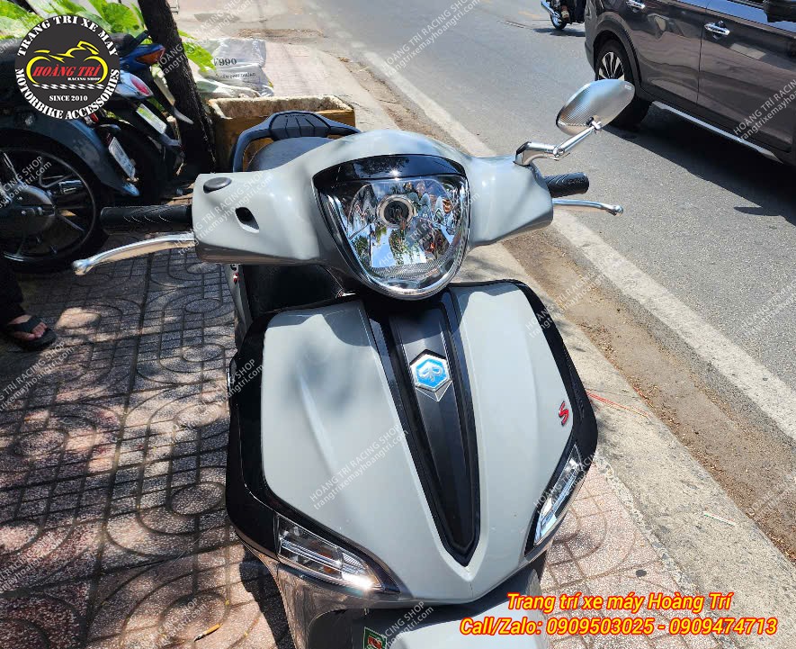 Trang bị thêm đèn pha E12 chân H4 giúp cải thiện khả năng chiếu sáng khi di chuyển ban đêm.
