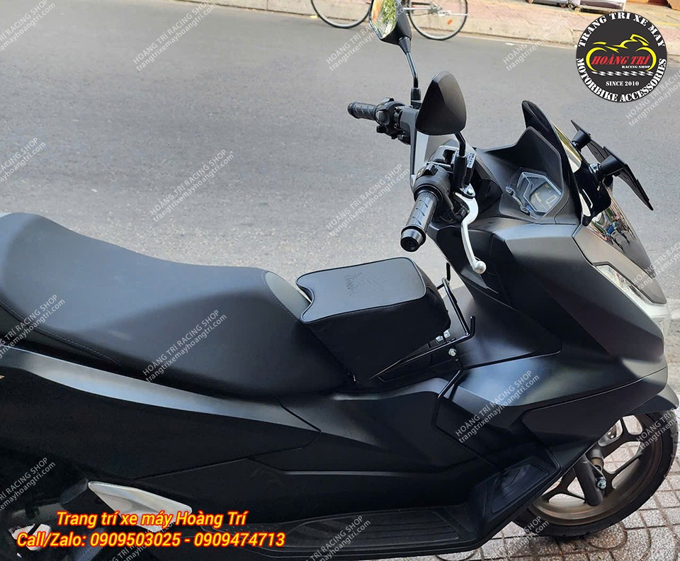 Anh khách trang bị thêm nệm baga giữa PCX 160