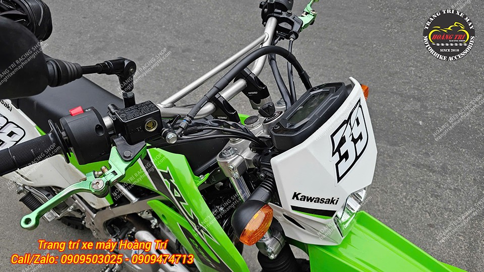 Chiếc Kawasaki KLX230s được nâng cấp cùm nâng tay lái MotoWolf mang lại dáng lái ấn tượng
