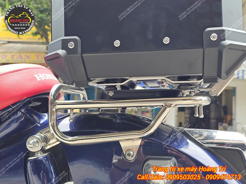 Super Cub nâng cấp thùng nhôm X1R tại baga sau của xe