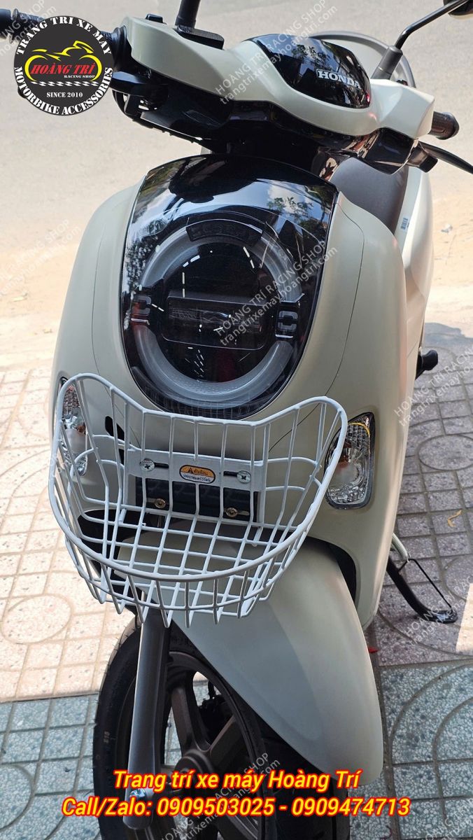 Rổ bầu Scoopy kiểu Thái được sơn lại màu trắng cho xe Scoopy màu trắng
