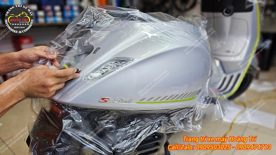 Lớp keo được phủ full toàn bộ áo màu xe, mang đến khả năng bảo vệ tối ưu.
