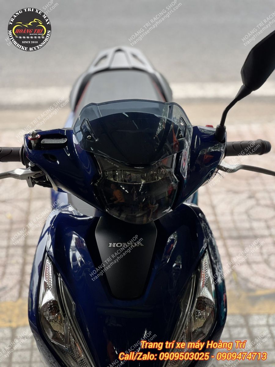 Dàn đầu Vision thêm nổi bật nhờ kính chắn gió phong cách Exciter 2010.