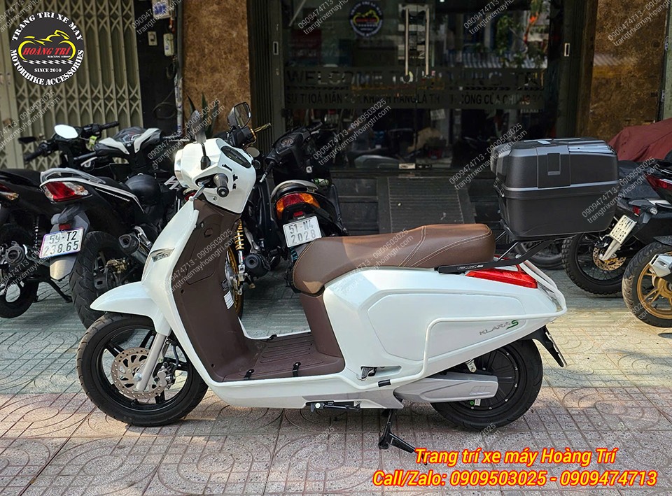 So với màu inox và đen, khung bảo vệ màu trắng có mức giá cao hơn