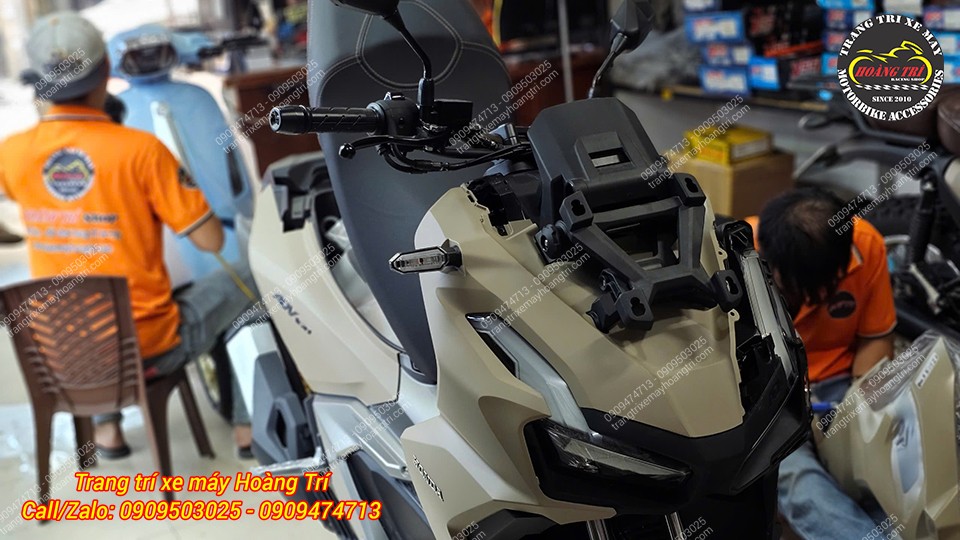 Lớp keo giữ lại màu nhám ban đầu, đồng thời tăng khả năng chống trầy trong quá trình sử dụng