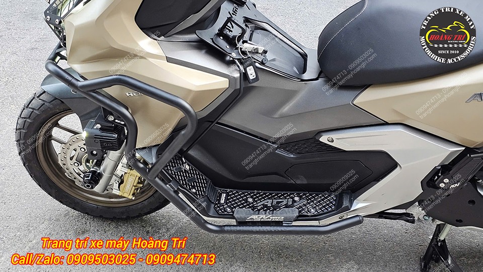 Màu đen của gác chân Semspeed giúp tổng thể xe liền mạch, hài hòa hơn
