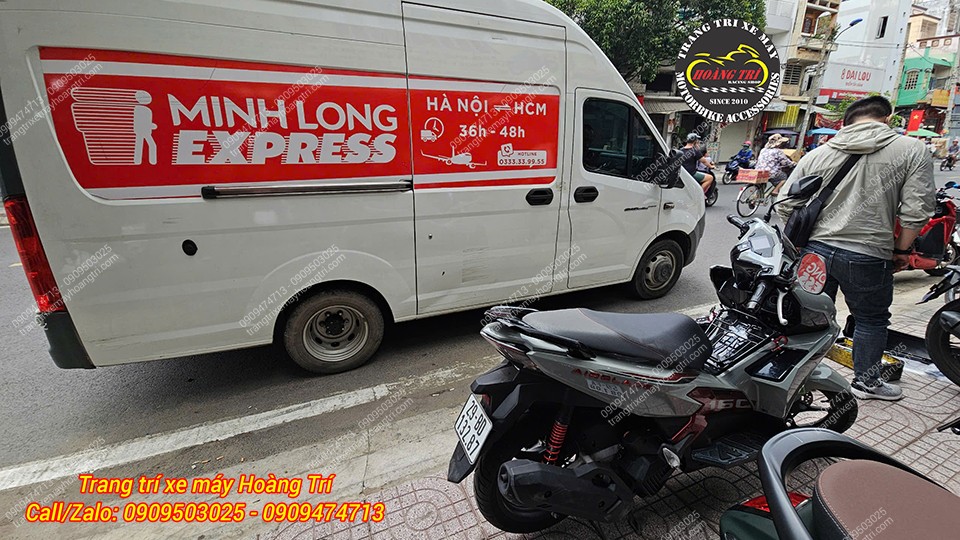 Chiếc Airblade 160 được vận chuyển từ Hà Nội đến shop để nâng cấp các món đồ chơi kiểng