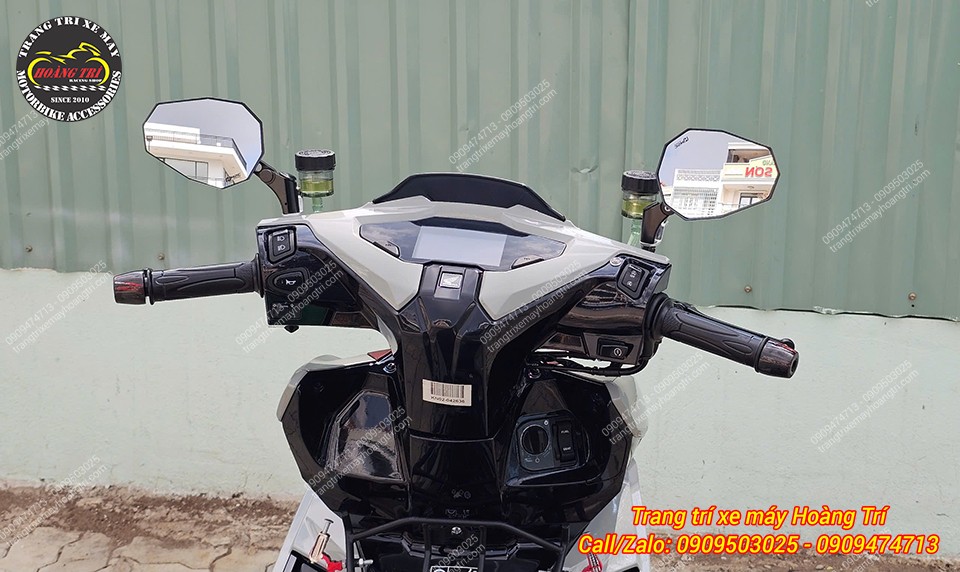 Góc quan sát từ cặp kính hậu giúp người lái kiểm soát phía sau dễ dàng hơn