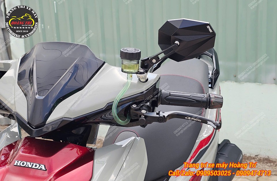 Trang bị kính hậu kiểu H2C V5 CNC nhôm đen cho xe Airblade 160