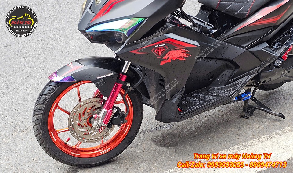 Cùng với mâm cam nổi bật, chiếc Airblade 2016 trở nên cuốn hút hơn bao giờ hết