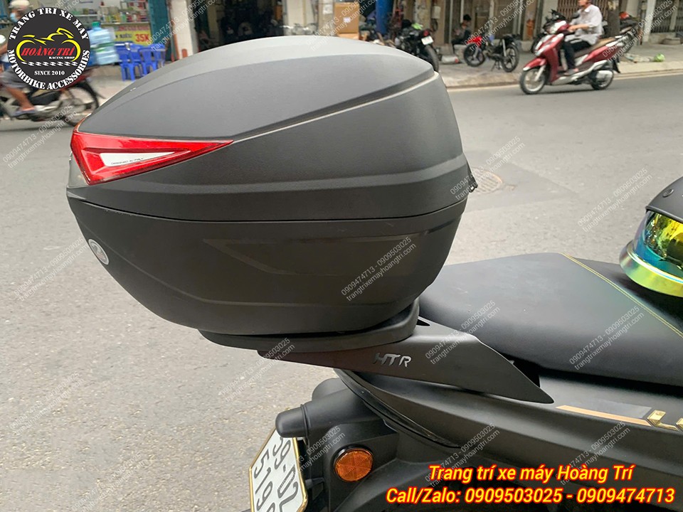 Sự kết hợp giữa baga và thùng tạo nên một tổng thể ngoại hình hoàn hảo
