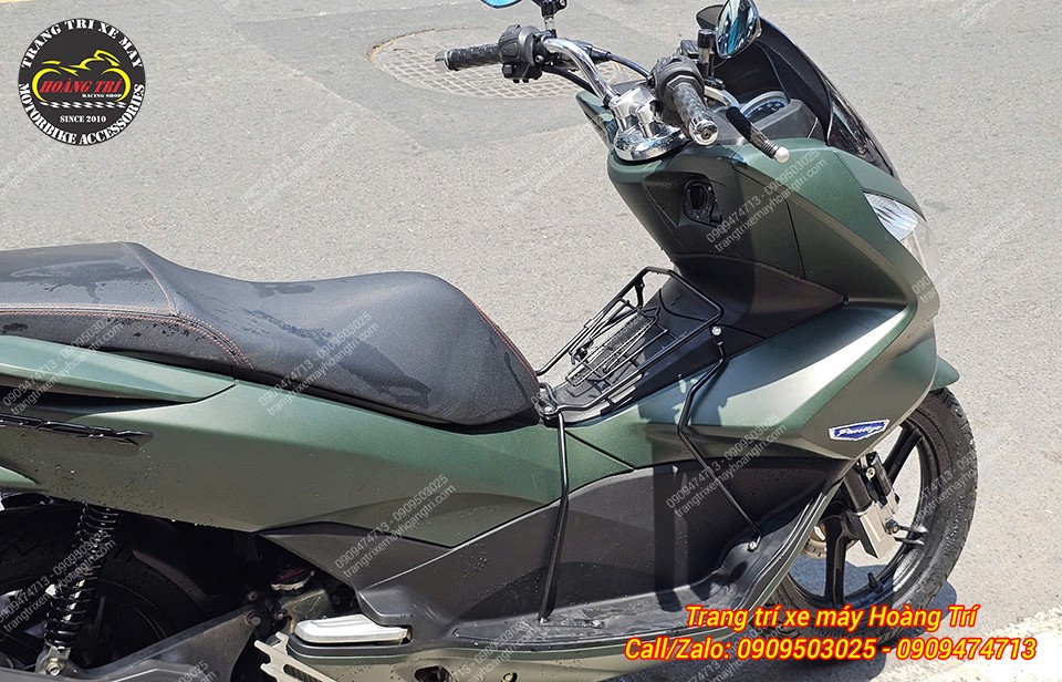 Baga màu đen 10 ly được trang bị với 4 chân pát cho xe PCX 2017