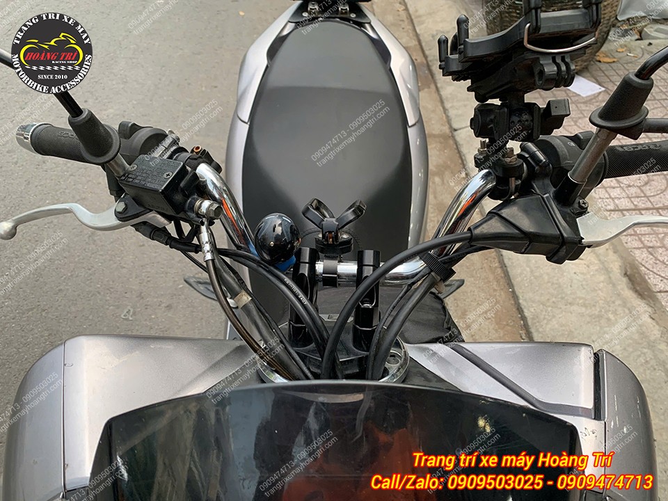 Hình ảnh trực diện giúp anh em cảm nhận rõ sự thay đổi khi lên cùm nâng tay lái MotoWolf