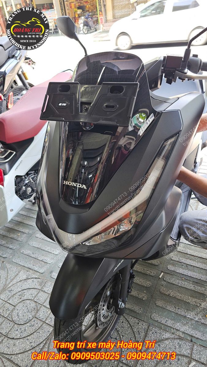 Chiếc PCX 160 2025 vừa đến shop để lên danh sách các món đồ nâng cấp