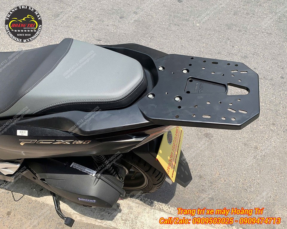 Món nâng cấp đầu tiên là ốp cản sau nhôm đúc liền khối dành riêng cho PCX 160
