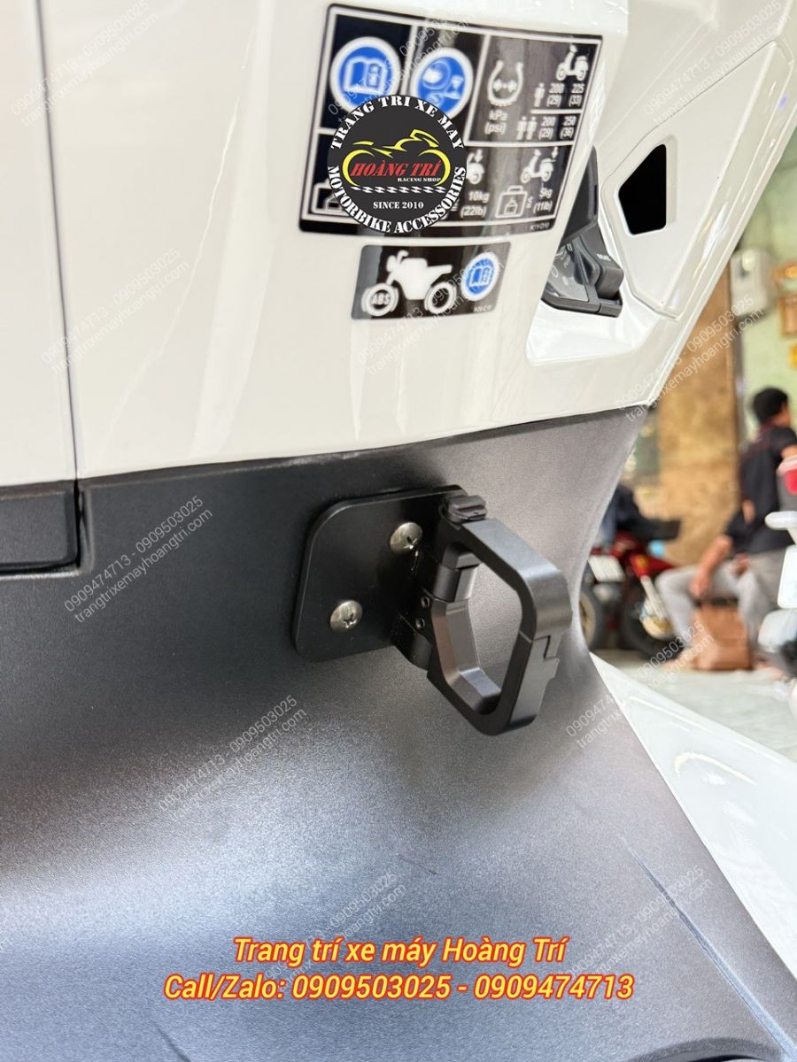 Móc treo thiết kế bật mở linh hoạt, gập gọn khi không dùng, giữ thẩm mỹ cao