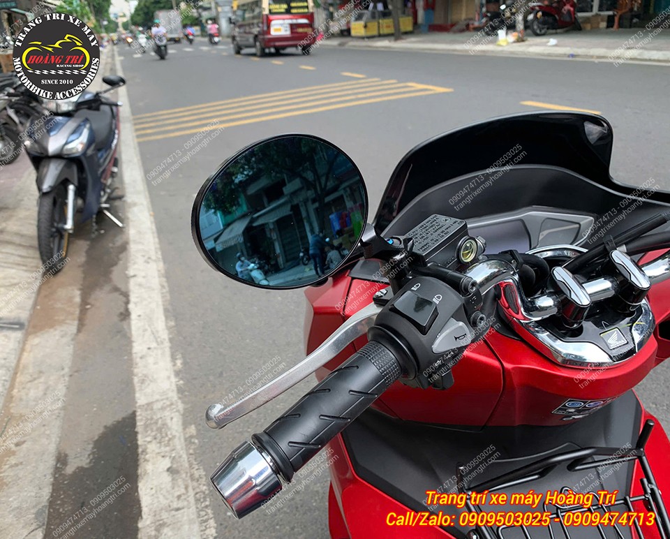 Gương được phủ lớp chống chói, thích hợp khi di chuyển ban đêm