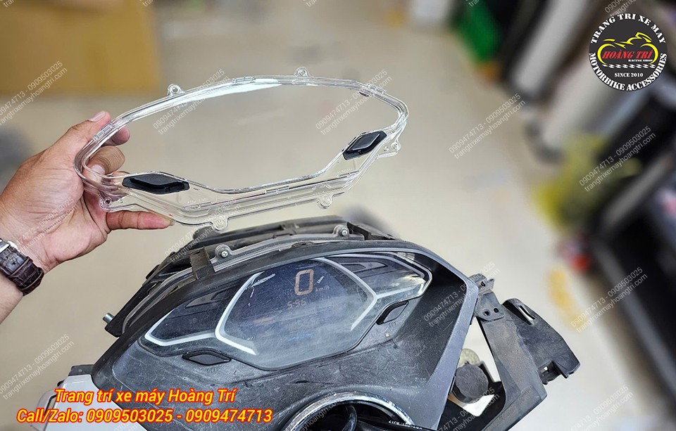 Mặt kính đồng hồ PCX 2018–2020 mới cứng đang sẵn sàng để lắp lên xe