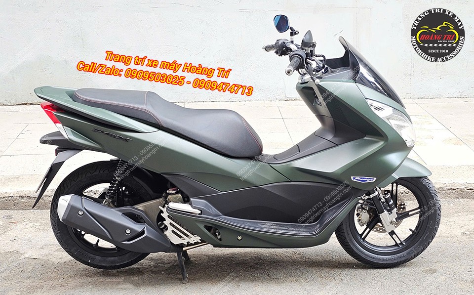 Tổng thể chiếc PCX 2017 trở nên độc đáo, mới lạ với pô PCX 160 kết hợp cùng gói độ đến từ Hoàng Trí Shop