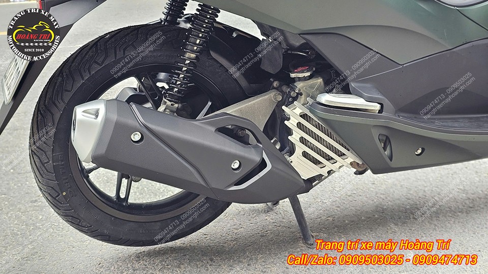 Cây pô mới làm tăng thêm vẻ ngoài hiện đại và thể thao cho chiếc PCX
