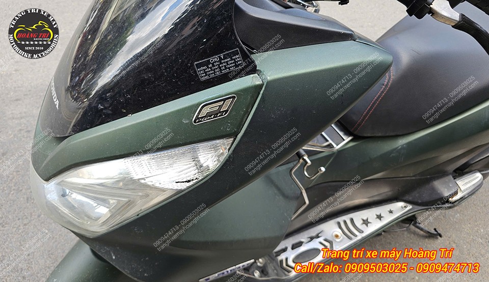Một số bộ phận nhựa trên xe đã bị trầy sâu và hư hỏng nặng