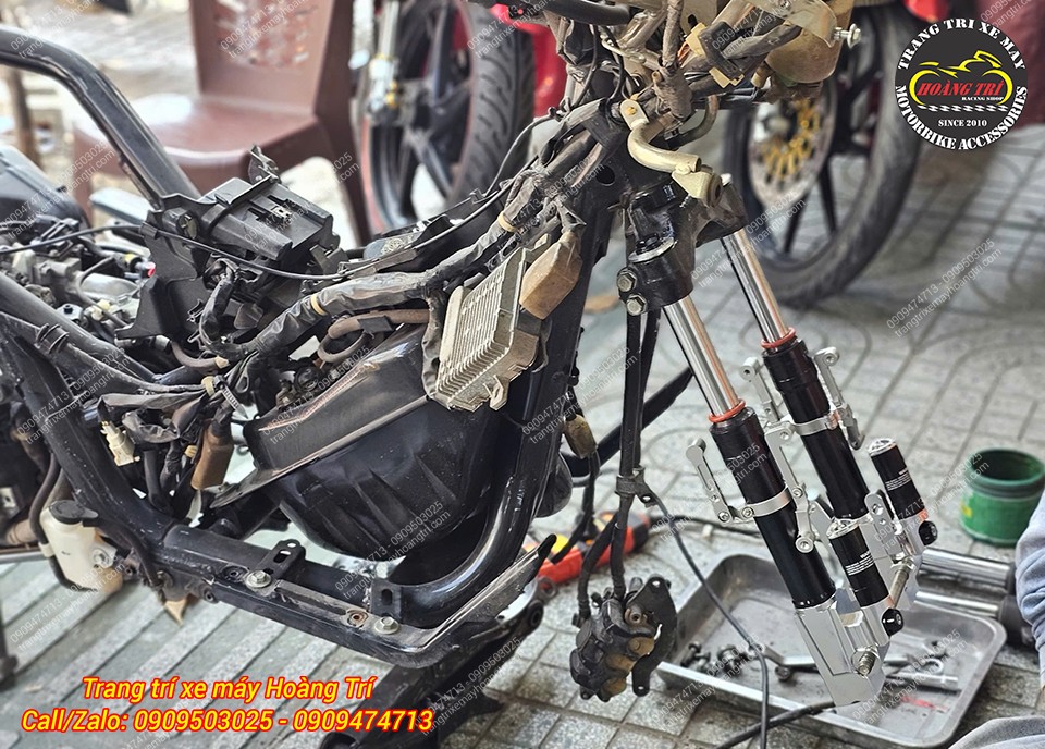 Cặp phuộc trước Upside Down Kingham màu đen đã được hoàn thiện lắp ráp