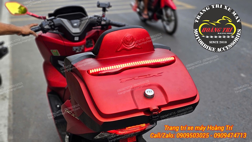 Đang test đèn Stop được lắp trên thùng sau phiên bản Indo