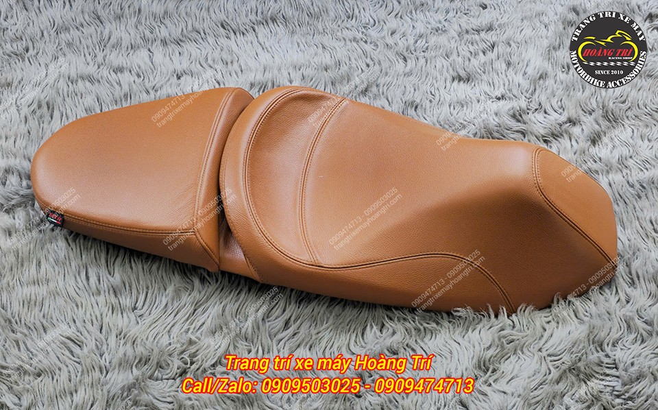 Thiết kế yên tách biệt hai vị trí ngồi mang lại sự tiện lợi.
