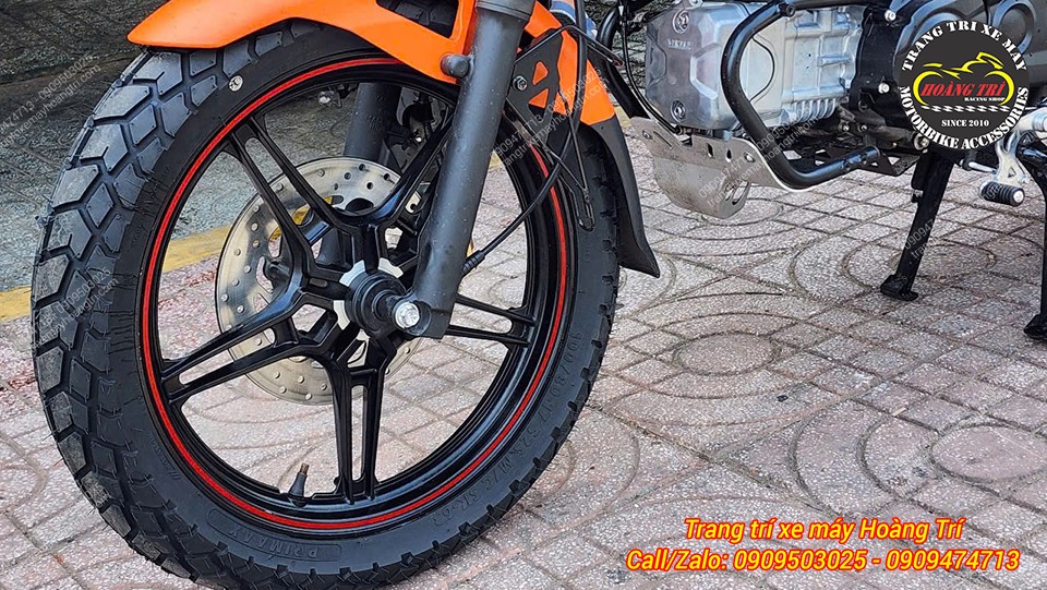 Cận cảnh bánh mâm trước sở hữu thiết kế thể thao, đầy cá tính