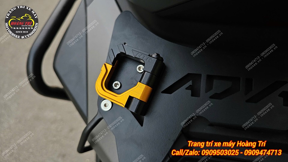 Xe PCX 160 đã được lắp thêm baga giữa CNC mà không cần khoan lỗ.