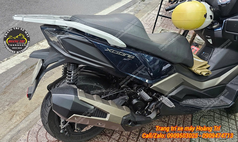 Phần yên xe thiết kế dạng 2 tầng, mang đậm phong cách thể thao đầy cá tính