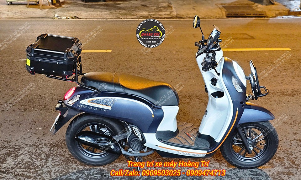 Toàn bộ xe Scoopy mang dáng dấp Vespa, đi cùng màn hình SKU-3 siêu tiện ích