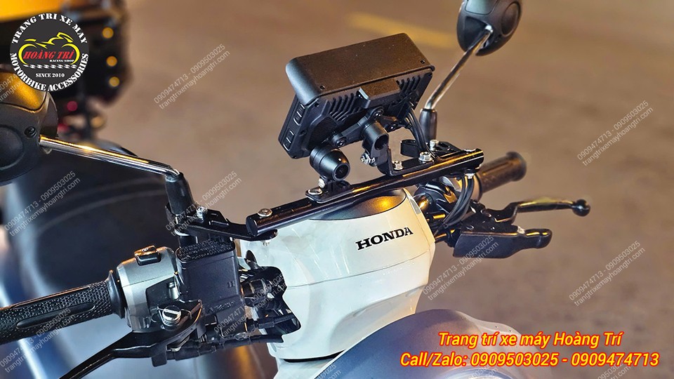 Camera hành trình được lắp tại vị trí cố định ở phía trước